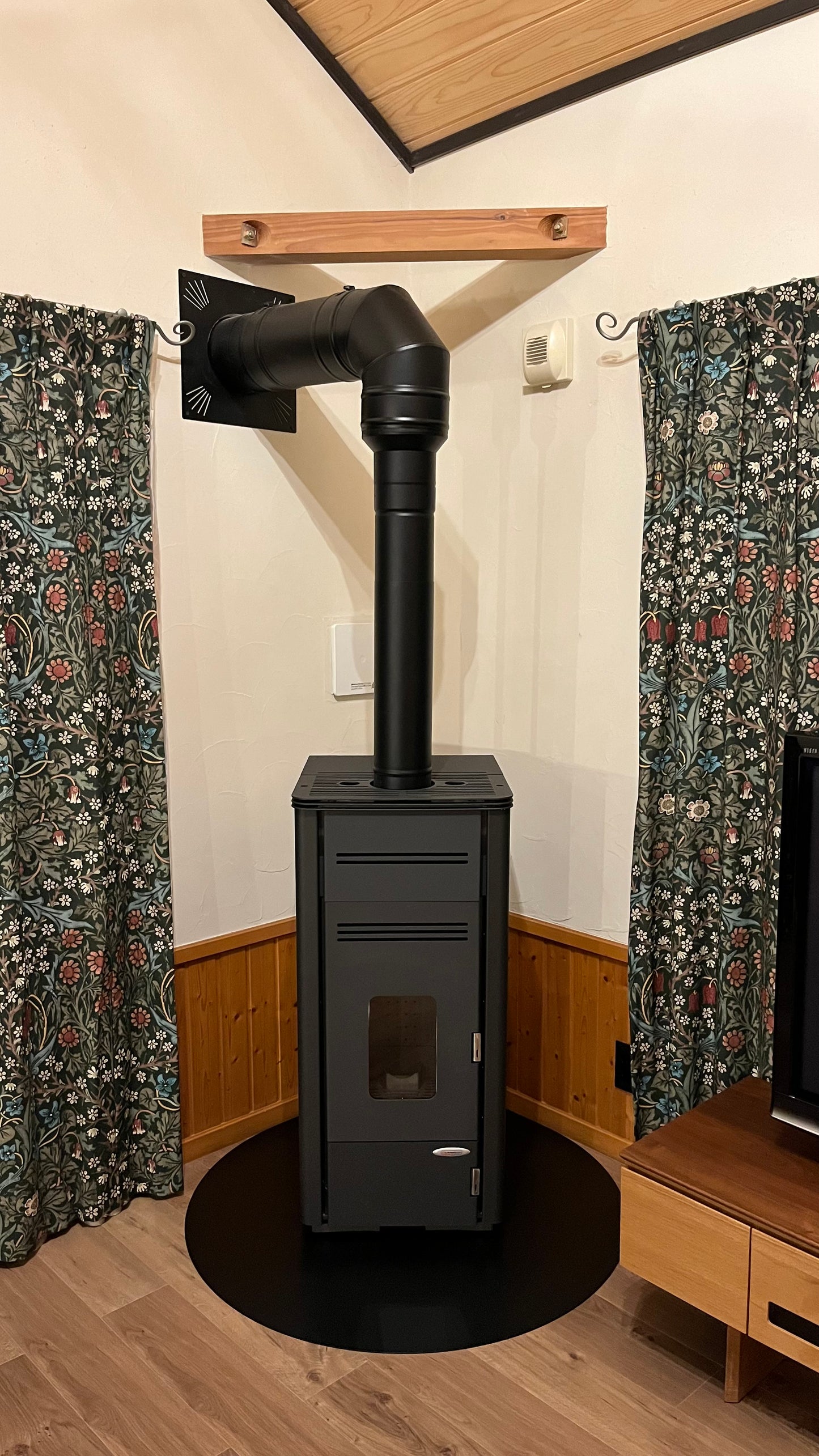 LAMINOX FIORELLO-PLUS(ラミノックス フィオレッロ-プラス)無電源ペレットストーブ(薪兼用) 9.0KW イタリア製