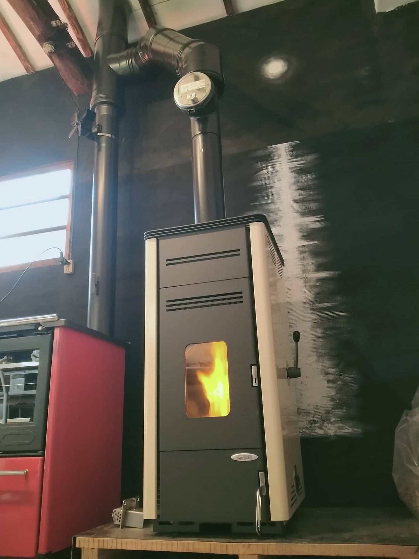 LAMINOX FIORELLO-PLUS（ラミノックス　フィオレッロ-プラス）無電源ペレットストーブ(薪兼用）　9.0KW　イタリア製