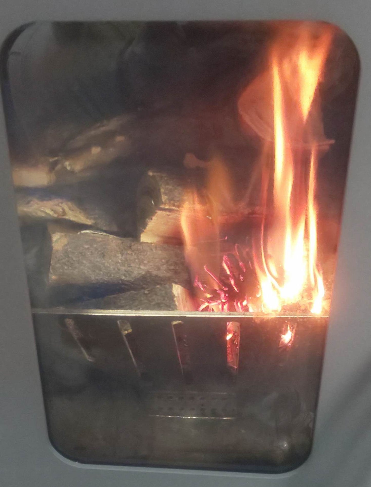 LAMINOX FIORELLO-PLUS（ラミノックス　フィオレッロ-プラス）無電源ペレットストーブ(薪兼用）　9.0KW　イタリア製