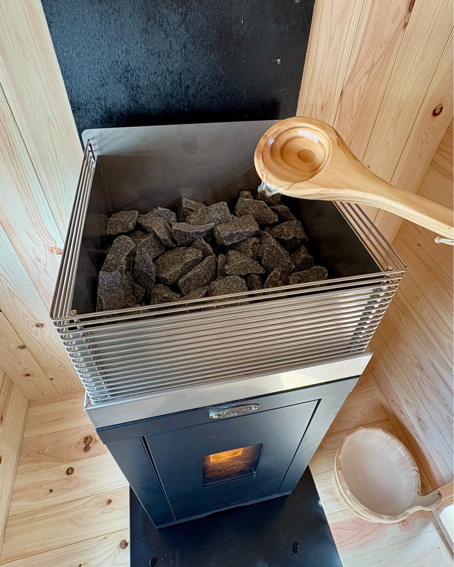 電気式ペレットサウナストーブ　ラミノックス　ヴェネレ・マティック９kW　（イタリア製）