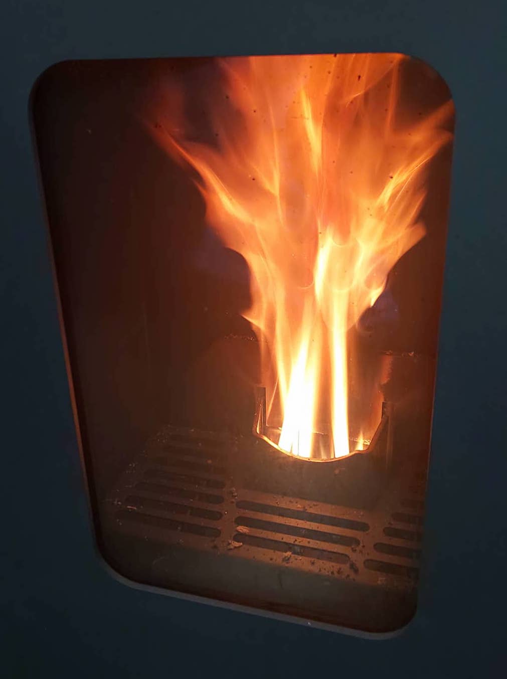 LAMINOX FIORELLO-PLUS（ラミノックス　フィオレッロ-プラス）無電源ペレットストーブ(薪兼用）　9.0KW　イタリア製