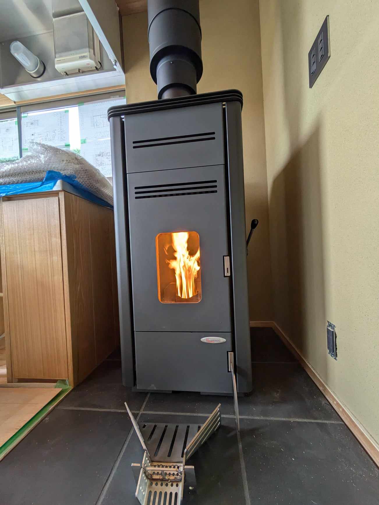 LAMINOX FIORELLO-PLUS（ラミノックス　フィオレッロ-プラス）無電源ペレットストーブ(薪兼用）　9.0KW　イタリア製