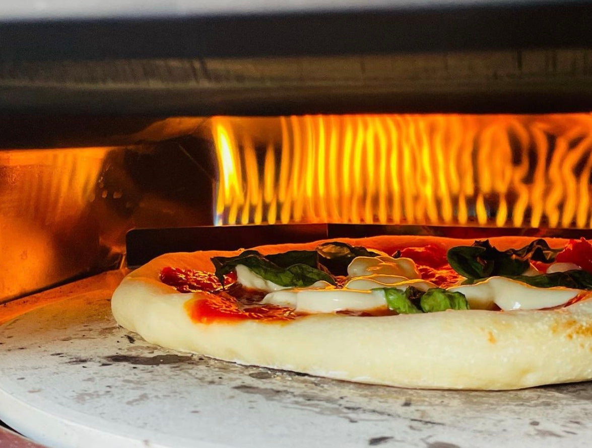 究極の回転式ピザプレート、ポータブルガスピザ窯　STELLA(ステッラ）